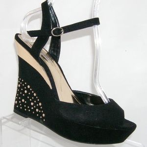 Jennifer Lopez black buckle wedge platforms 9M